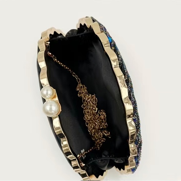 Sequin PEACOCK clutch/purse-SO EYE CATCHING! More is more! ✨ - Picture 4 of 5